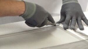 Установка москитных сеток для защиты от насекомых в Тбилиси 